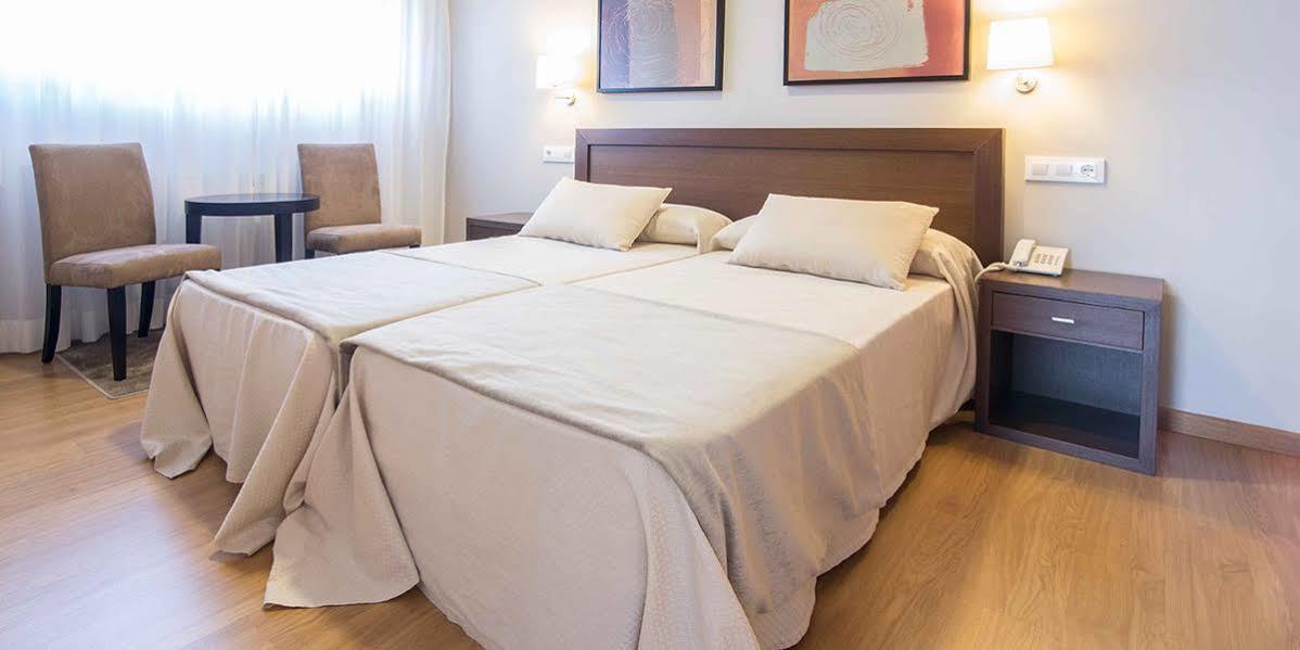 Apartamentos Turisticos Playa De Osmo Corme Екстериор снимка
